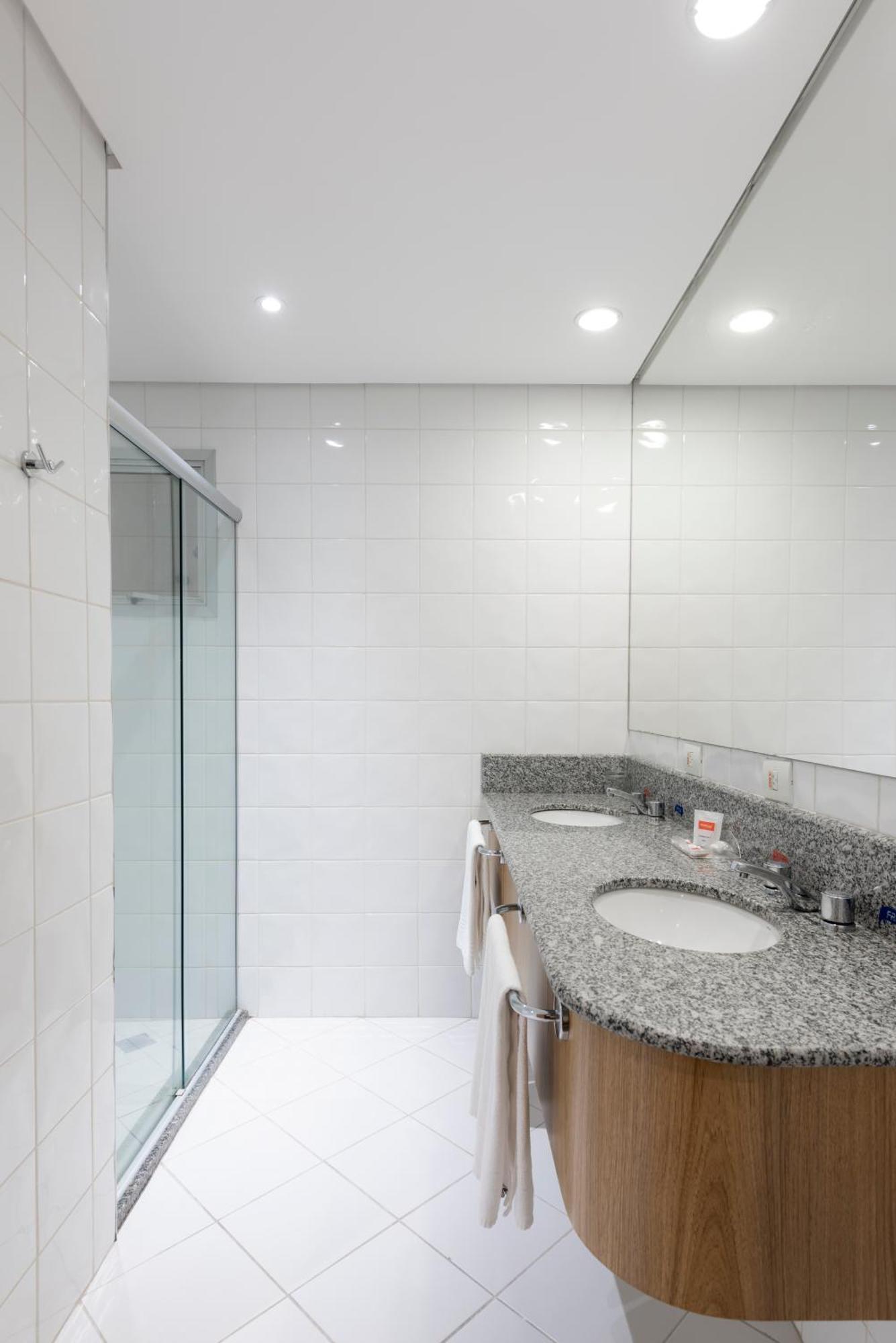 King Suite Spa Bath,1624763464:JPEG